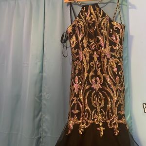 Size Medium, Gold and black